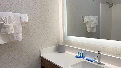 Holiday Inn Express Columbia image 23